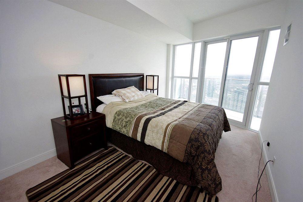Downtown Mississauga Executive Suites Sq1 Kültér fotó
