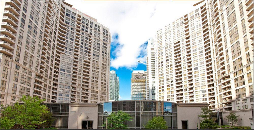 Downtown Mississauga Executive Suites Sq1 Kültér fotó