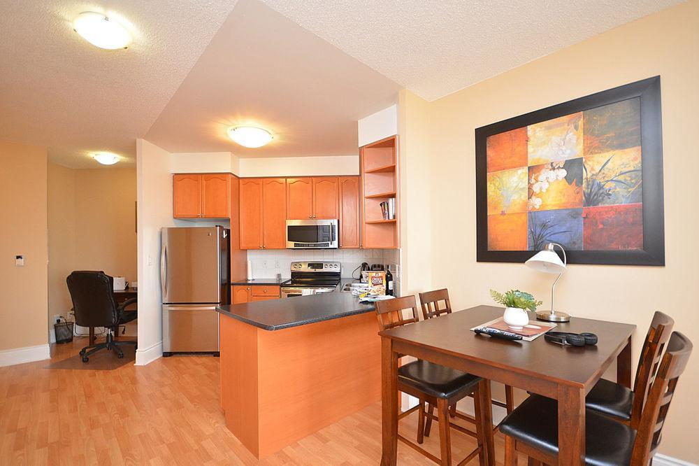 Downtown Mississauga Executive Suites Sq1 Kültér fotó