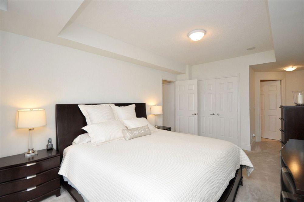 Downtown Mississauga Executive Suites Sq1 Kültér fotó
