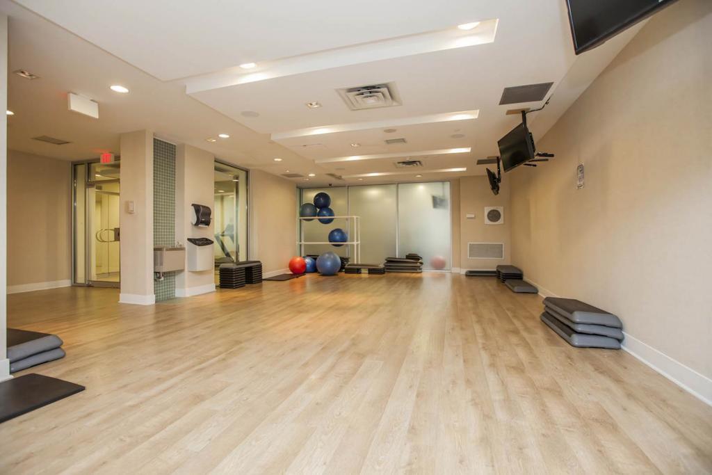 Downtown Mississauga Executive Suites Sq1 Kültér fotó